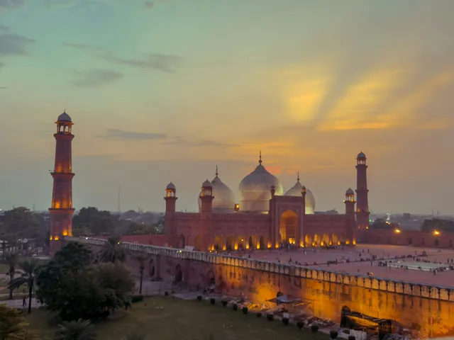 Badshahi Mosque in Lahore at sunset